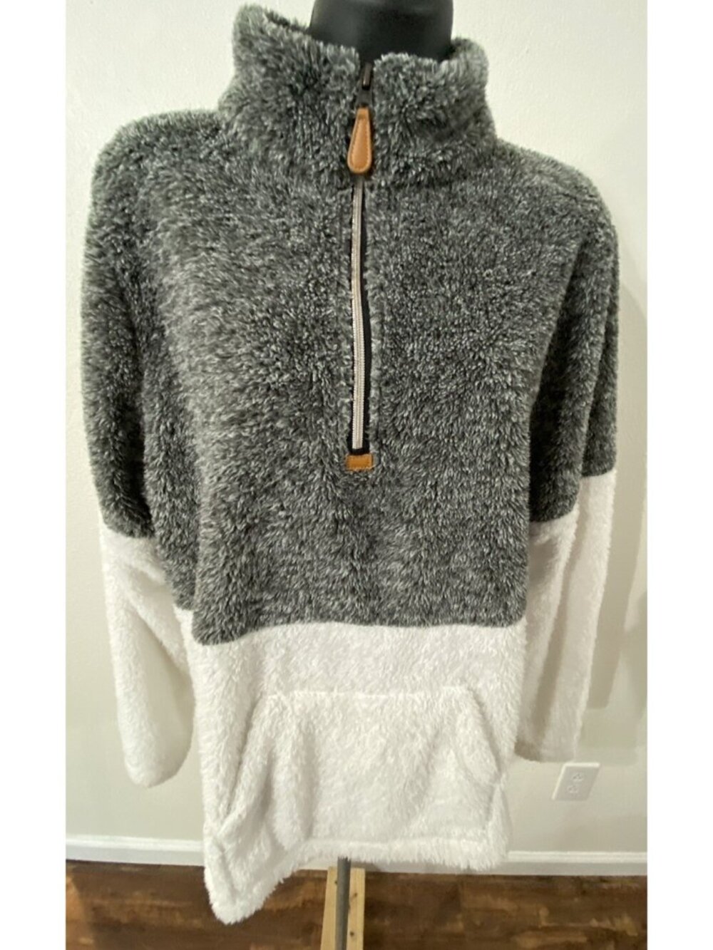 Pink Lily Faux Fur Fleece Jacket Women Medium High Collar 1/4 Zip  Gray/ White